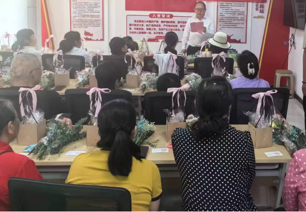 白水湖街道沿江,锁江楼社区计生协联合开展2024年江西卫惠保普惠型