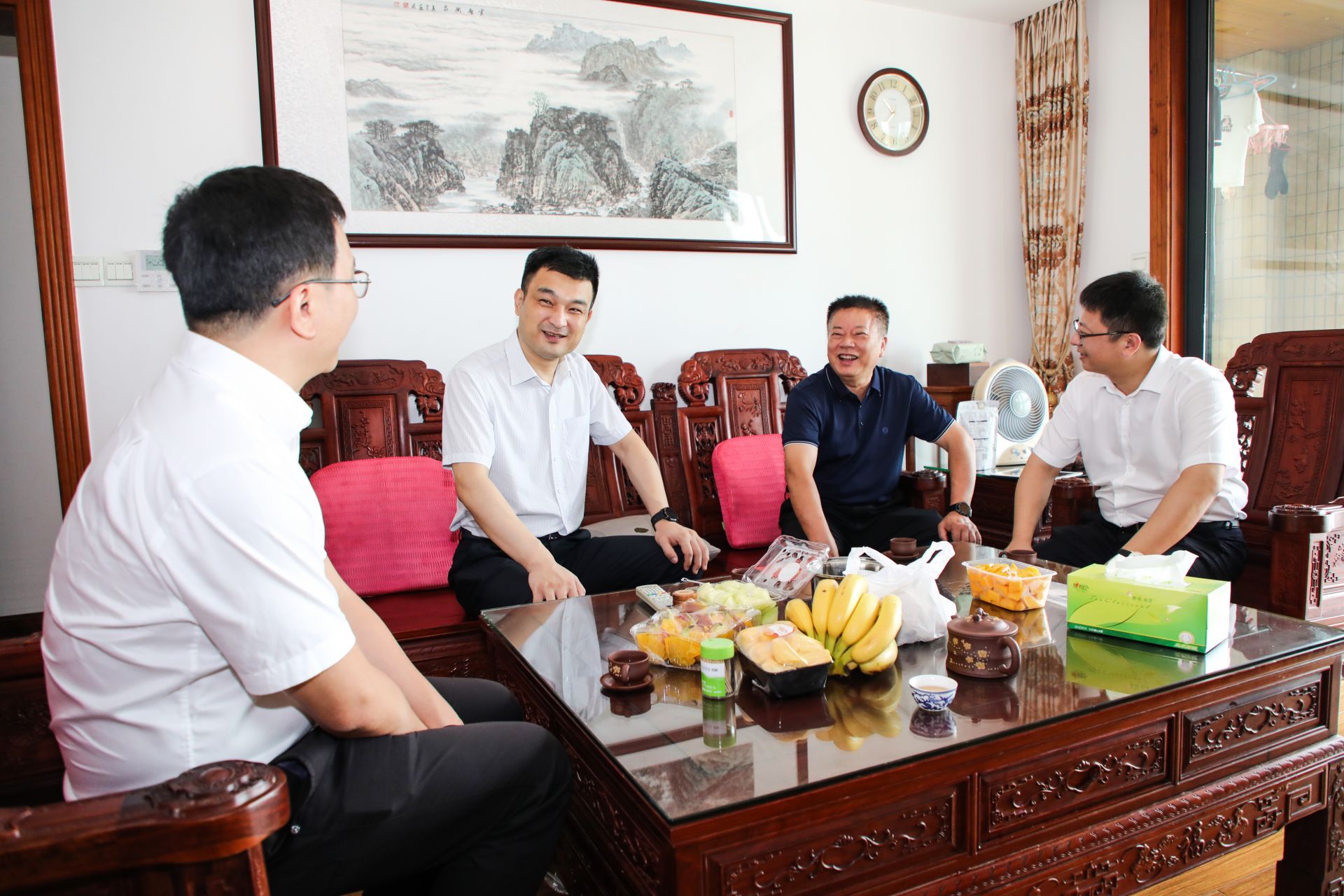 张宁周荣卿走访看望退休老干部