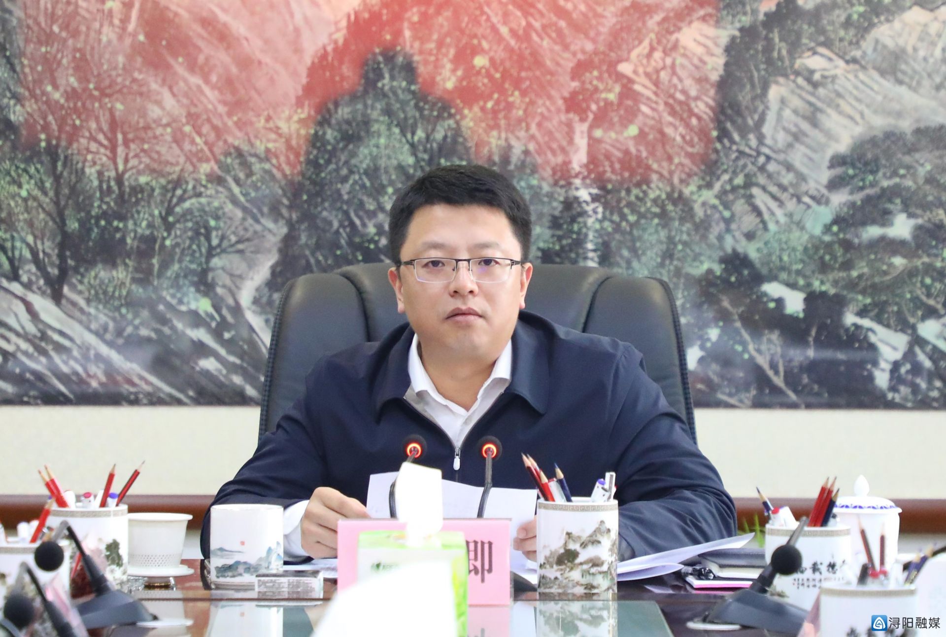 改善人居环境推进绿色共享周荣卿主持召开浔阳区拆墙透绿工作会